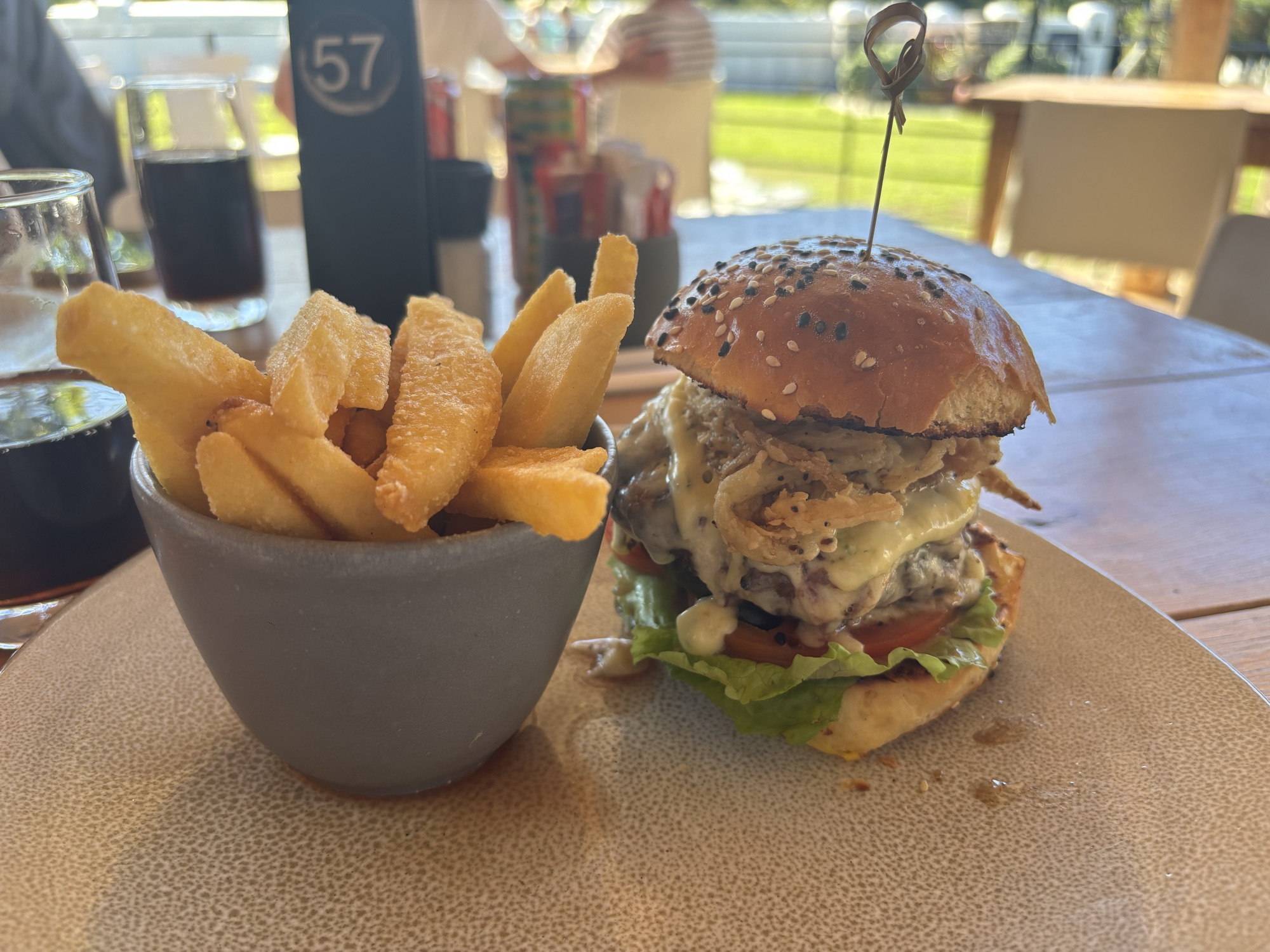 Hamburguesa en Barrington's, Plettenberg Bay