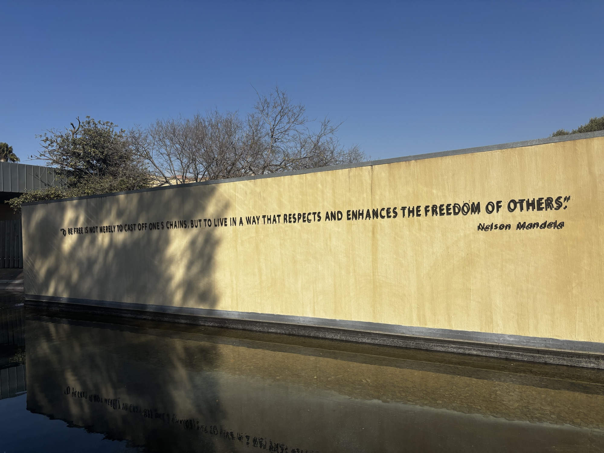 Una de las frases del Museo del Apartheid