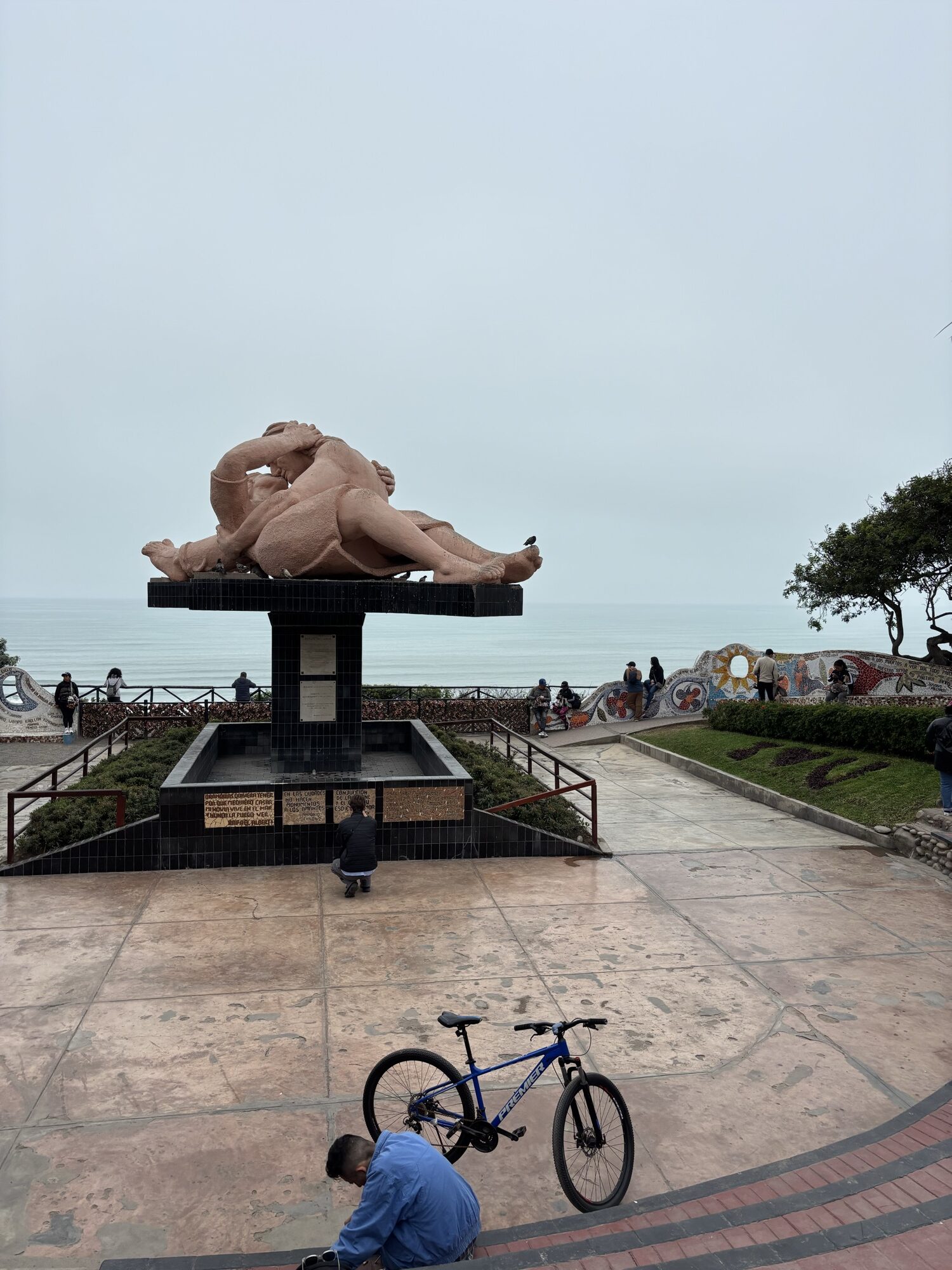 Estatua el beso playa