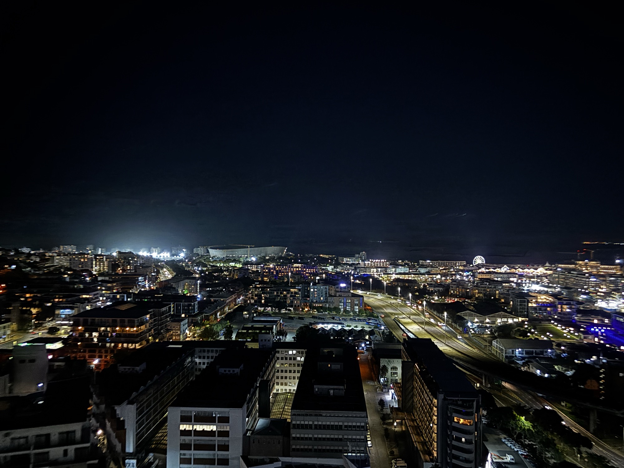 Vistas nocturnas de Ciudad del Cabo desde el hotel