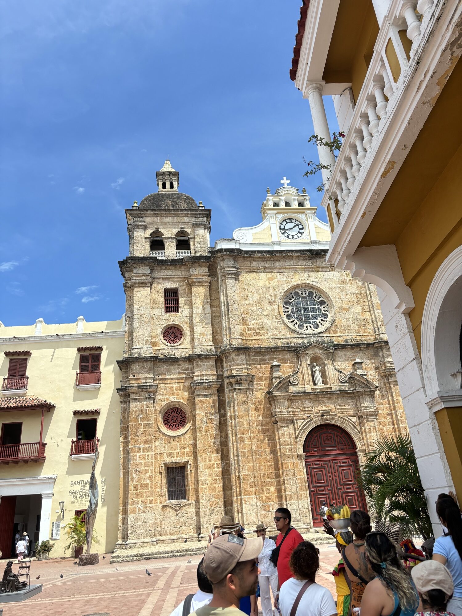 Iglesia de San Pedro Claver en la plaza del mismo nombre, en el centro histórico de Cartagena